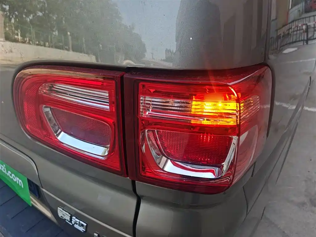 Lingzhi 2023 M5 1.6L practical 5-seater купить на сайте DeffCars