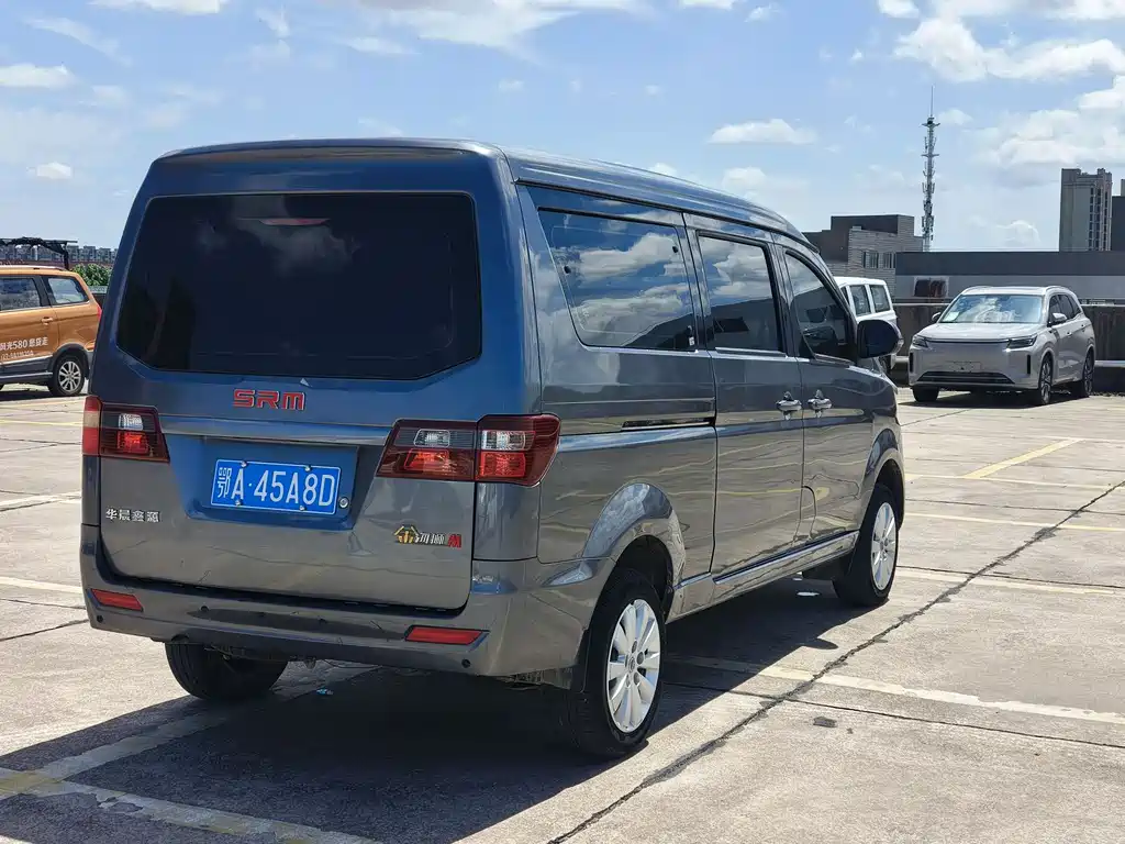Golden Hiace M Classic 2023 1.5L Traveling Lion Bus 5/6/7 Seats купить на сайте DeffCars