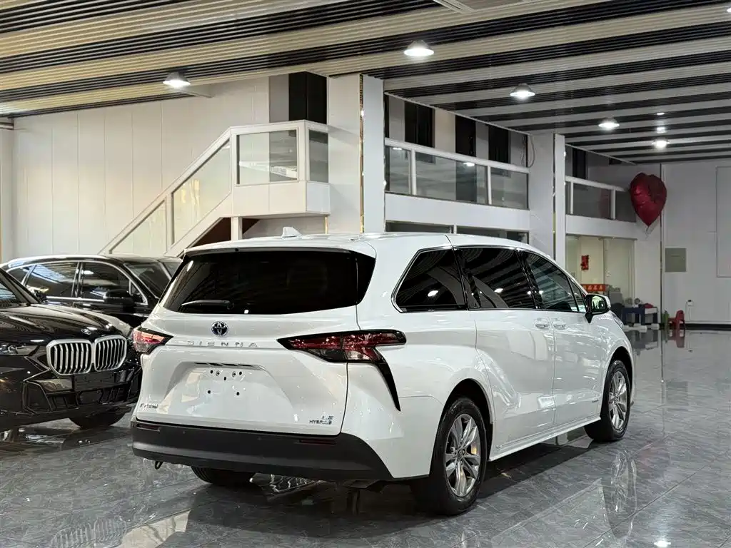 SIENNA 2023 2.5L Hybrid Comfort Edition купить на сайте DeffCars