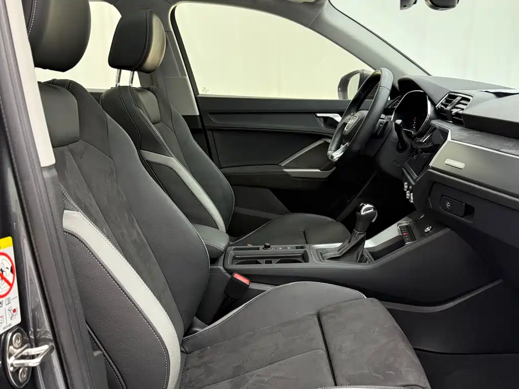 Audi Q3 2022 35 TFSI Fashionable and Dynamic купить на сайте DeffCars