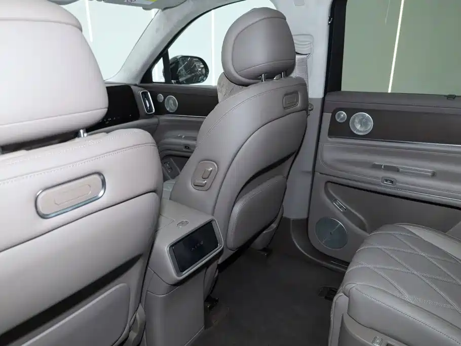 Wenjie M9 2025 extended range Ultra version 52kWh 6-seater version (192-line lidar) купить на сайте DeffCars
