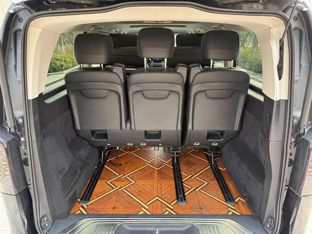 Mercedes-Benz V-Class 2022 V 260 L Long Wheelbase Premium Edition купить на сайте DeffCars