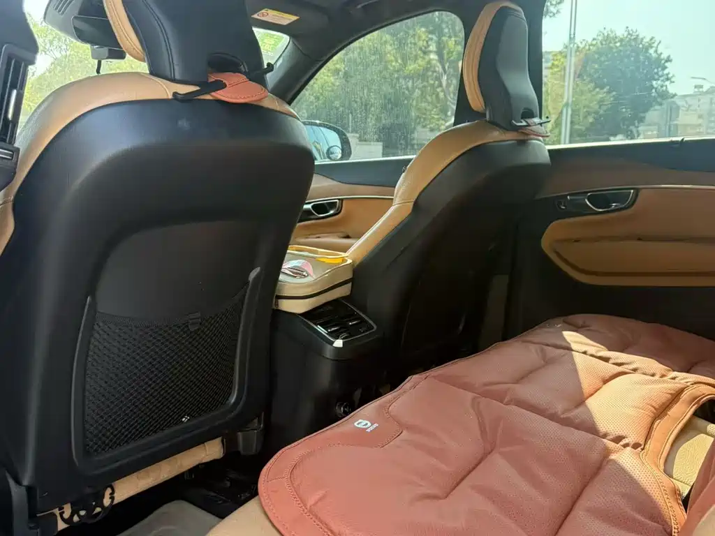 Volvo XC90 2019 T6 Zhiyi Edition 7 seats National VI купить на сайте DeffCars