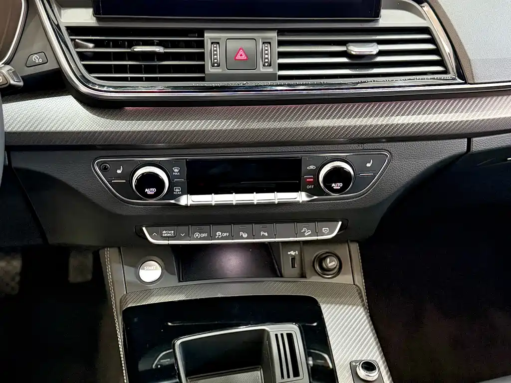 Audi Q5L 2021 40 TFSI luxury and dynamic model купить на сайте DeffCars