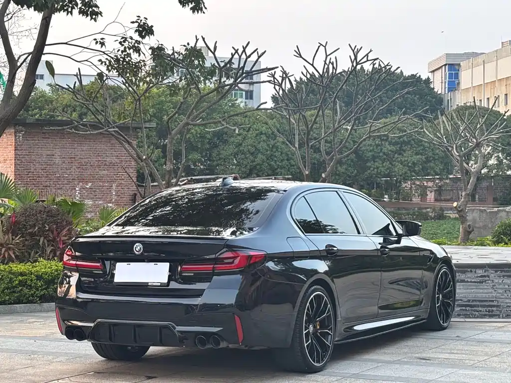 BMW 5 Series 2022 530Li Leading M Sports Package купить на сайте DeffCars