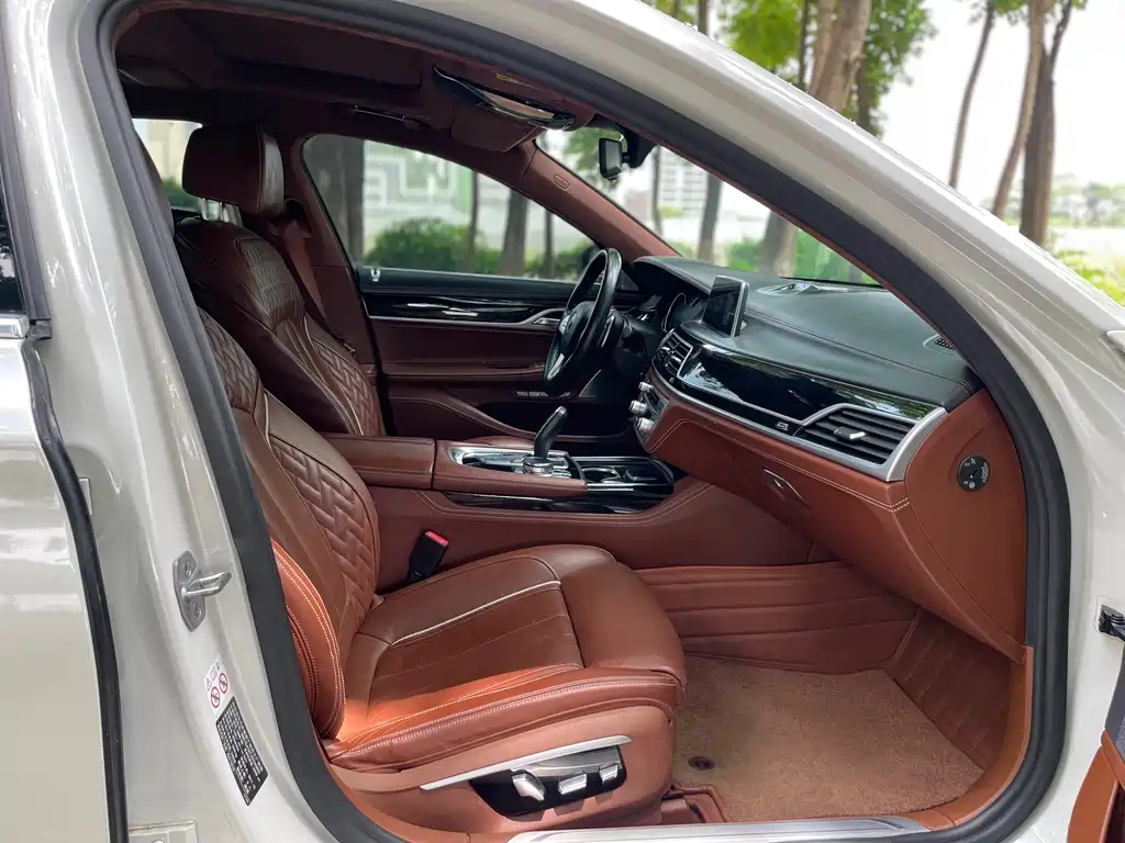 BMW 7 Series 2018 740Li xDrive Premium M Sport Kit купить на сайте DeffCars