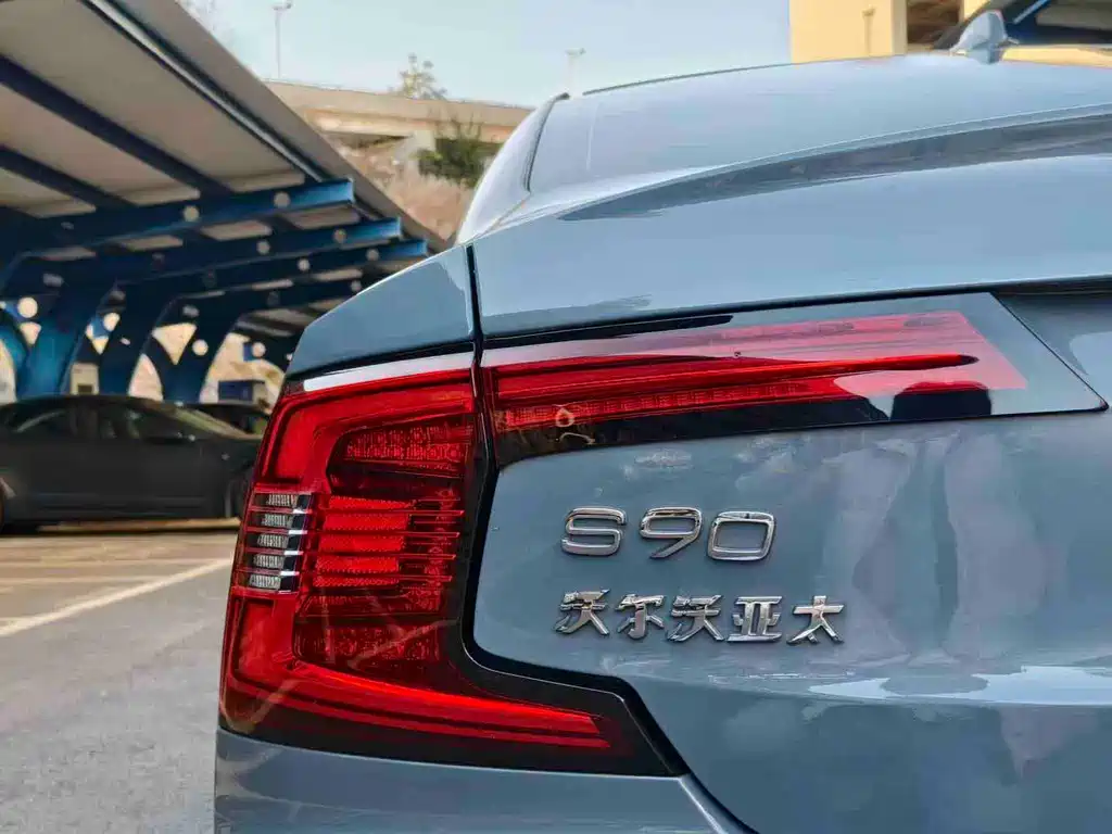 Volvo S90 Plug-in Hybrid 2022 T8 E-Drive Hybrid Zhiyi Luxury Edition купить на сайте DeffCars