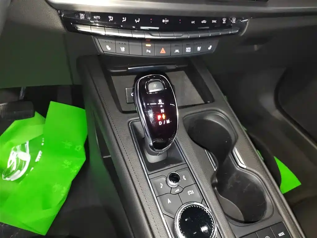 Cadillac XT4 2024 28T two-wheel drive premium model купить на сайте DeffCars