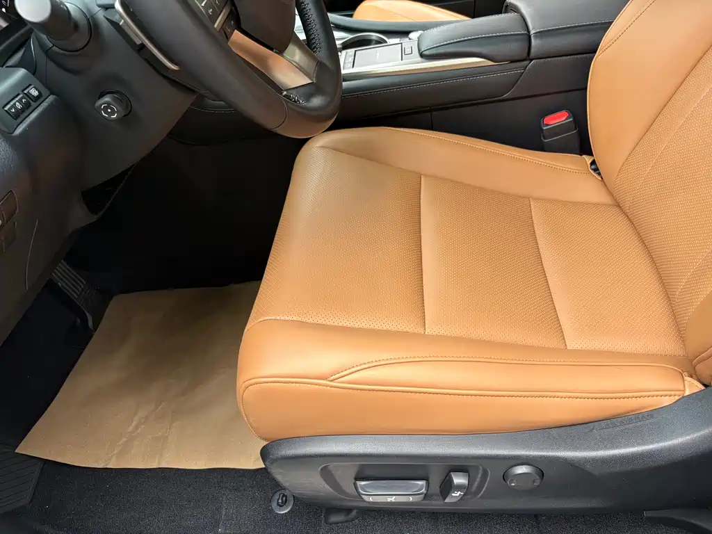 Lexus RX 2020 300 2WD Elite Edition National VI купить на сайте DeffCars