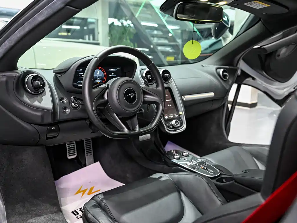 McLaren GT 2019 4.0T Standard Model купить на сайте DeffCars