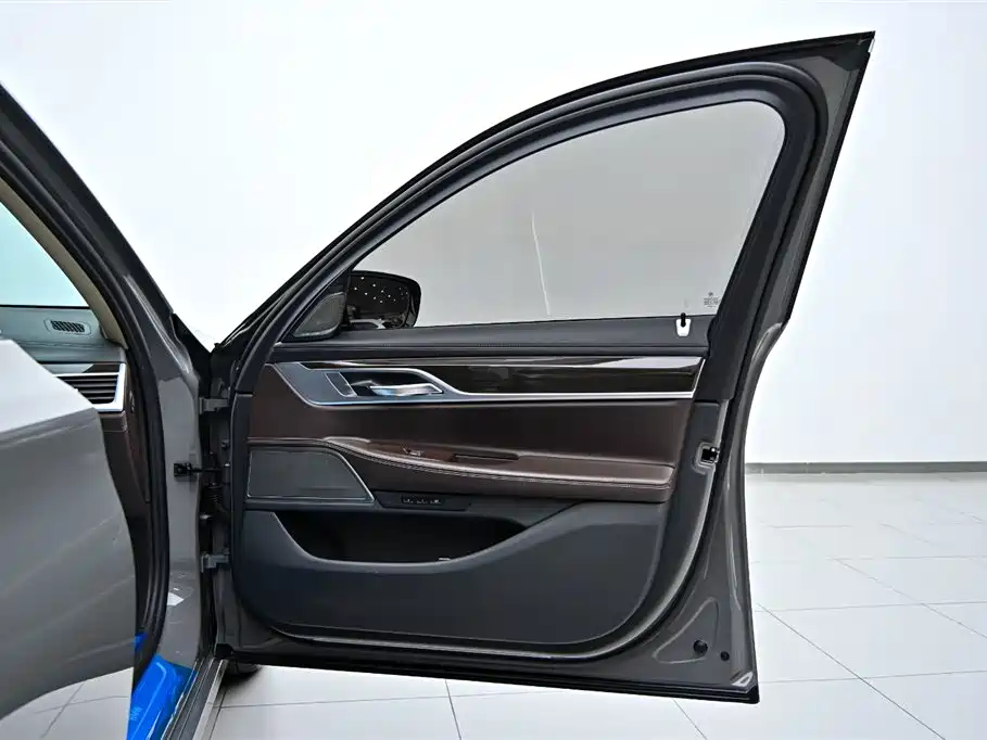 BMW 7 Series 2021 730Li Luxury Package купить на сайте DeffCars