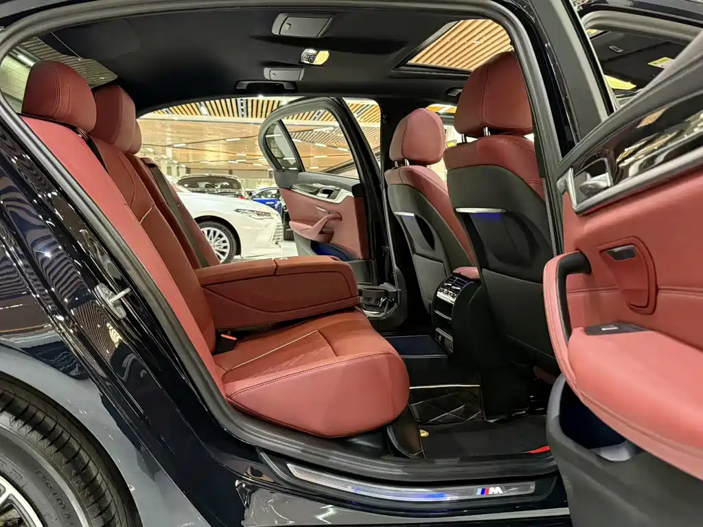 BMW 5 Series 2022 525Li M Sports Package купить на сайте DeffCars