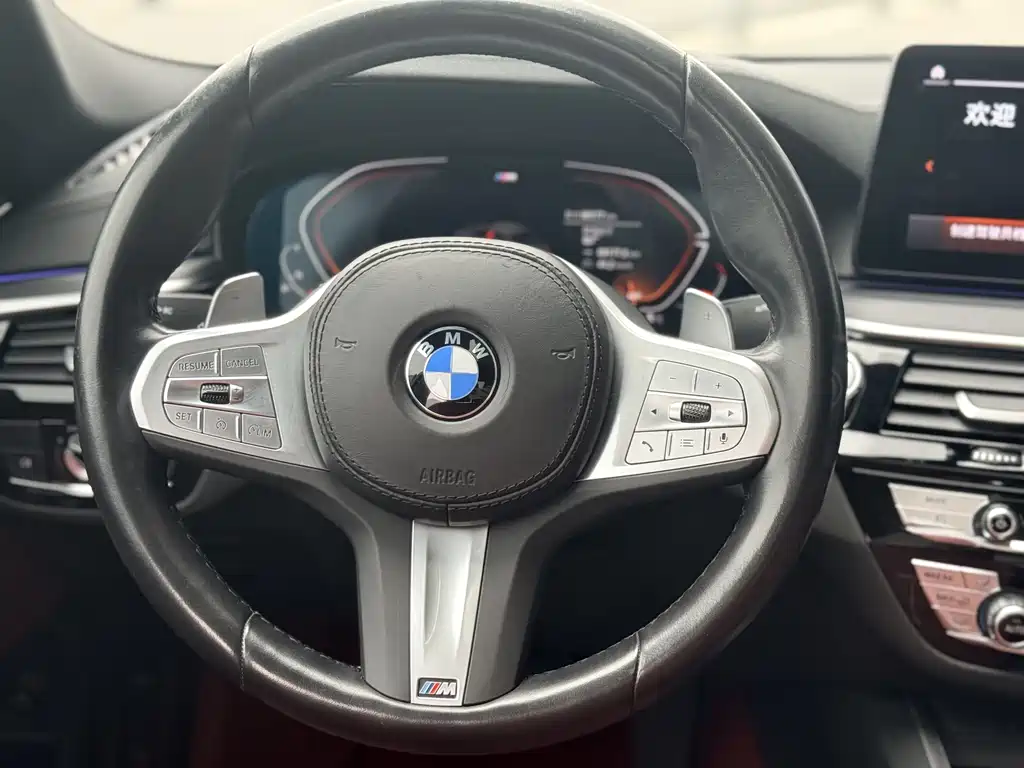 BMW 5 Series 2023 530Li Leading M Sports Package купить на сайте DeffCars