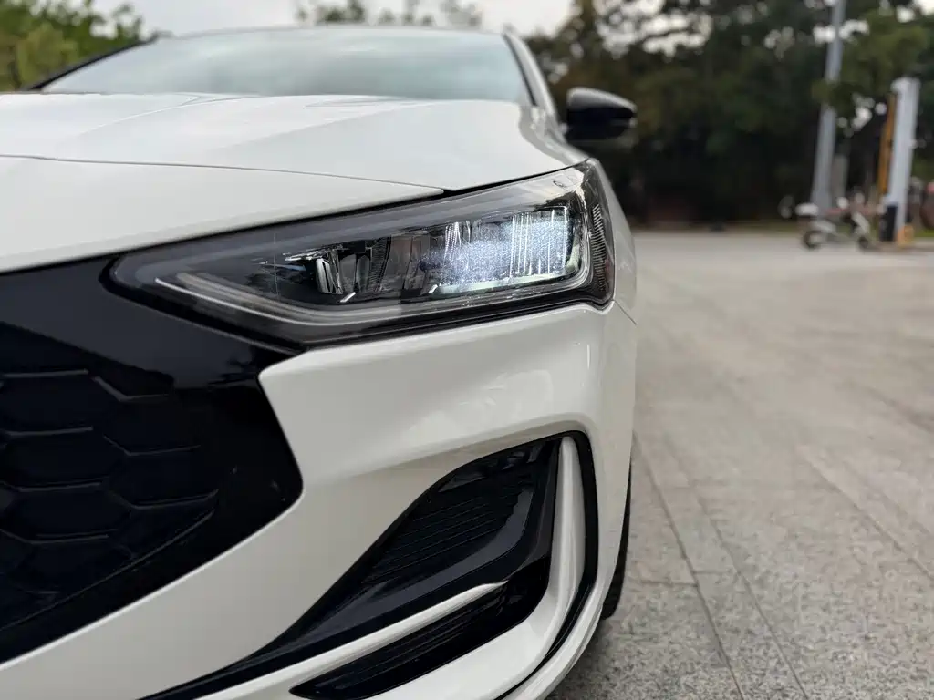 Focus 2022 Hatchback EcoBoost 180 Automatic ST Line купить на сайте DeffCars