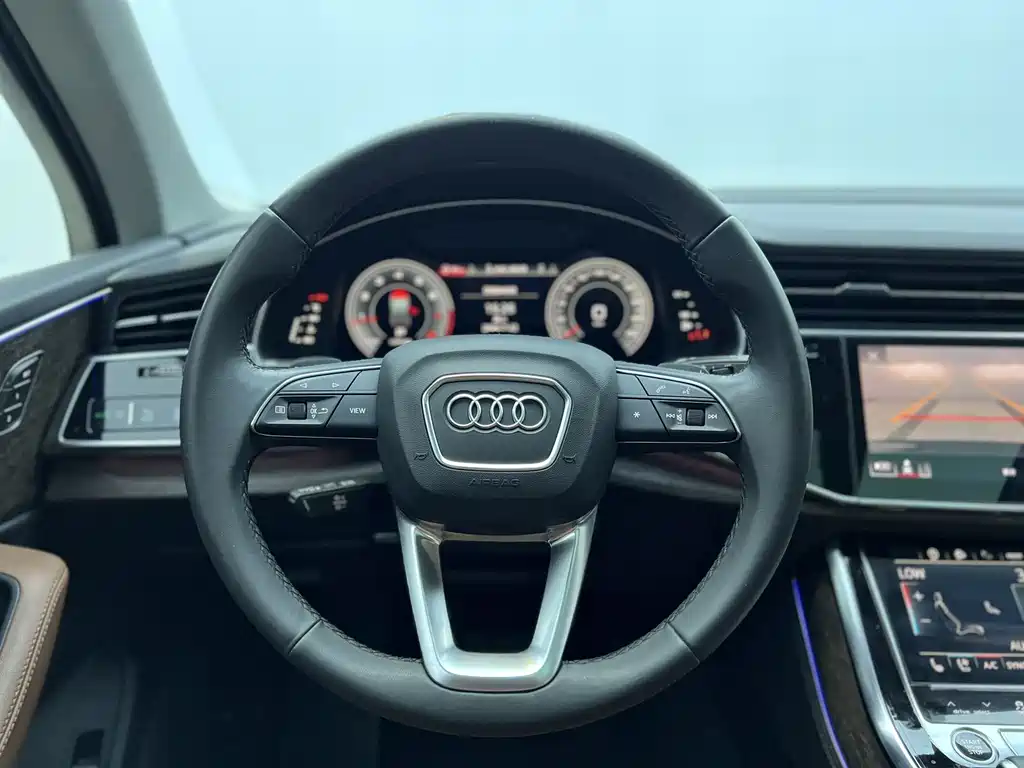 Audi Q7 2023 45 TFSI quattro S line sports купить на сайте DeffCars