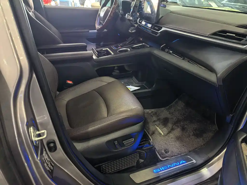 SIENNA 2021 2.5L Hybrid Platinum Edition купить на сайте DeffCars