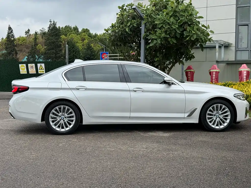 BMW 5 Series 2021 525Li Luxury Package купить на сайте DeffCars