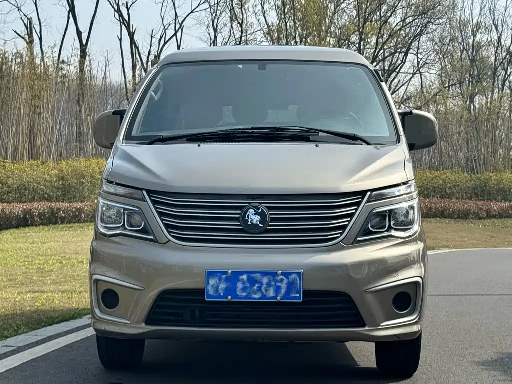 Lingzhi 2022 M5L 2.0L practical 7-seater купить на сайте DeffCars