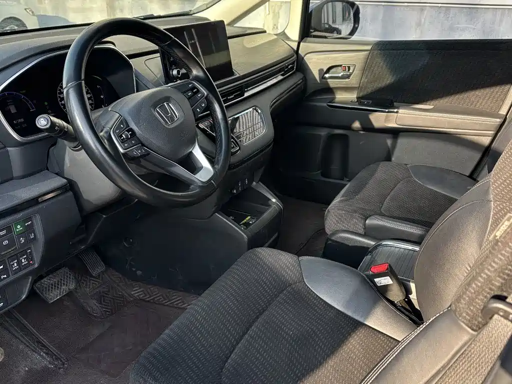Alison 2022 2.0L e:HEV Comfort Edition купить на сайте DeffCars
