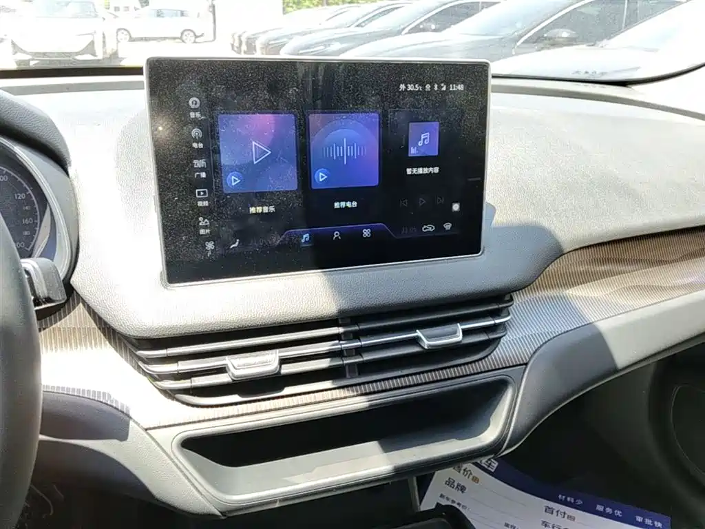 Hongqi E-QM5 2023 facelift basic travel version купить на сайте DeffCars