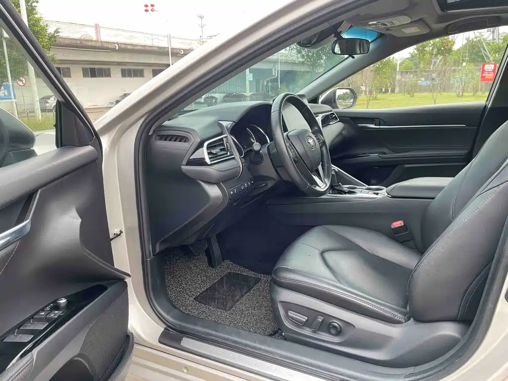 Camry 2023 2.0G Deluxe Edition купить на сайте DeffCars