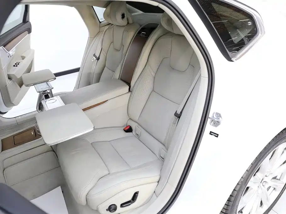Volvo S90 Plug-in Hybrid 2019 T8 E-Drive Hybrid Honor Edition 3 Seats National VI купить на сайте DeffCars