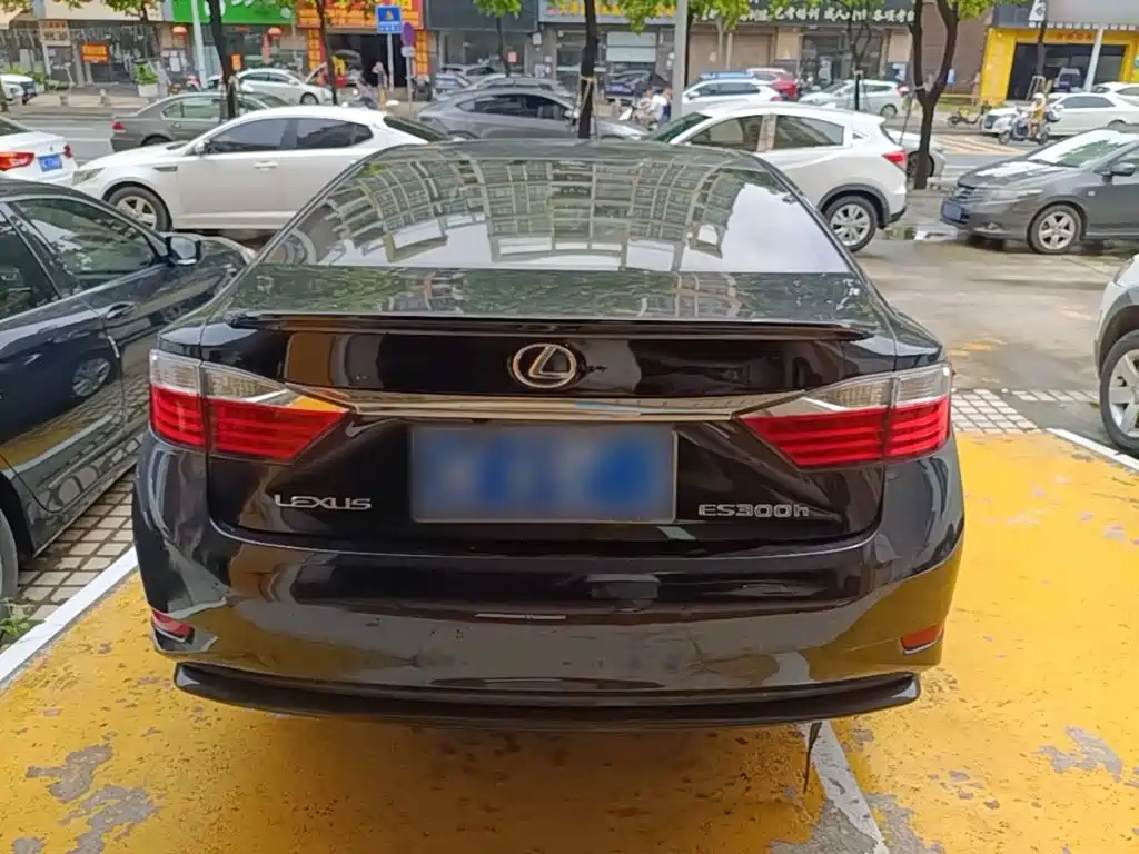 Lexus ES 2014 300h Elite Edition купить на сайте DeffCars