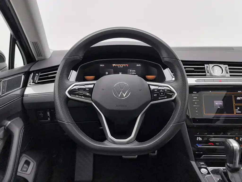 Magotan 2023 2 million commemorative edition 330TSI DSG leading model купить на сайте DeffCars