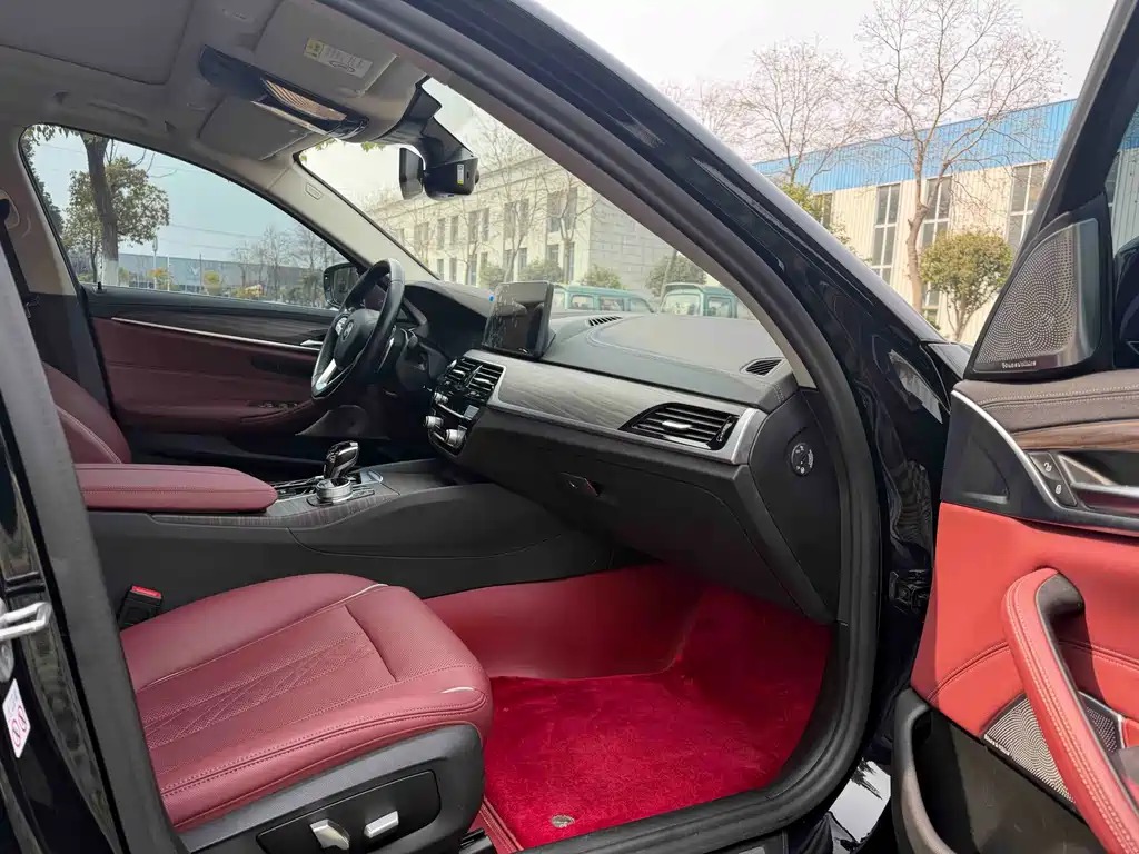 BMW 5 Series 2022 530Li Leading Luxury Package купить на сайте DeffCars