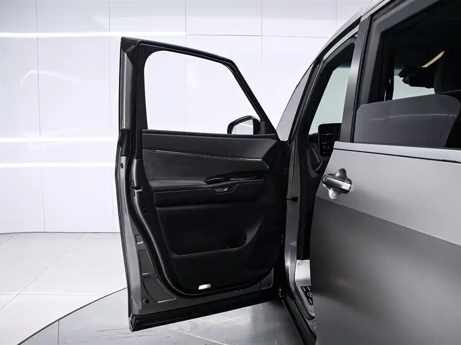 Lexus LM 2023 500h six-seater premium version купить на сайте DeffCars