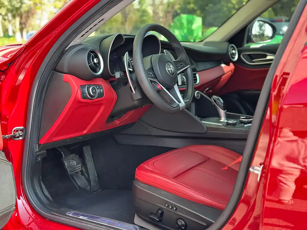 Giulia Juliet 2019 2.0T 280HP Black Package Black Label Limited Edition купить на сайте DeffCars