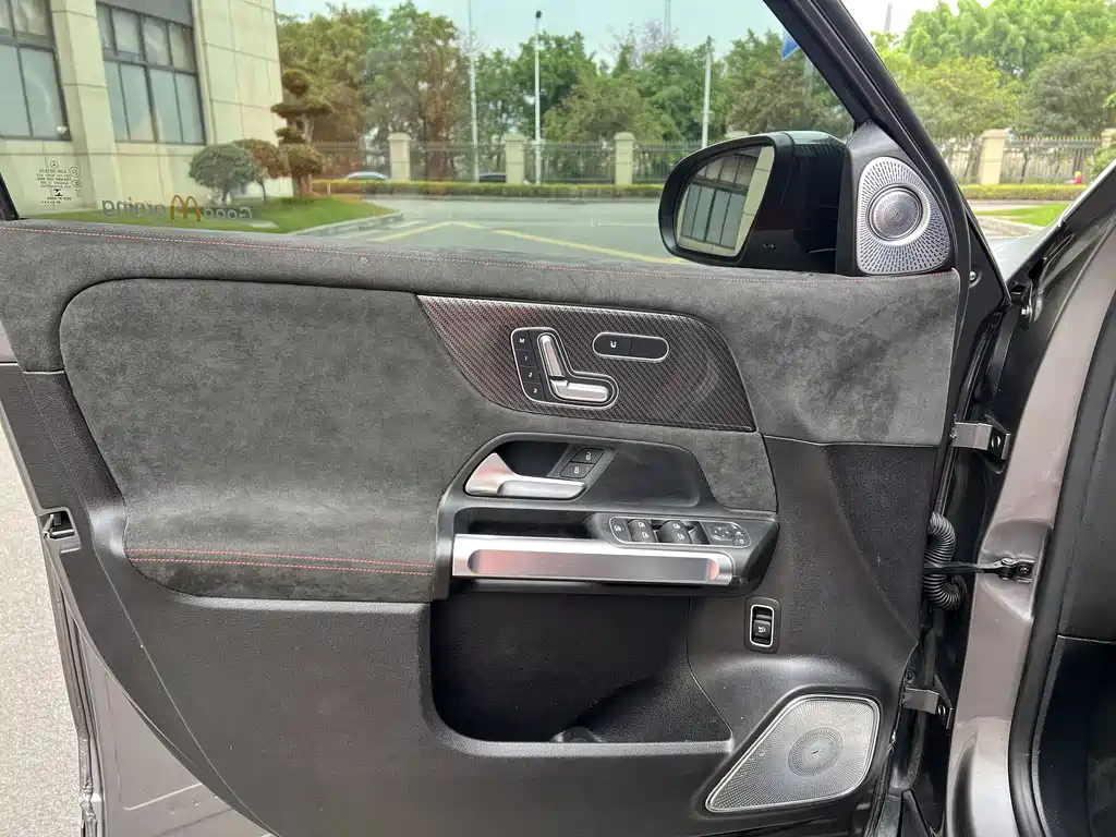 Mercedes-Benz GLB AMG 2021 facelift AMG GLB 35 4MATIC купить на сайте DeffCars