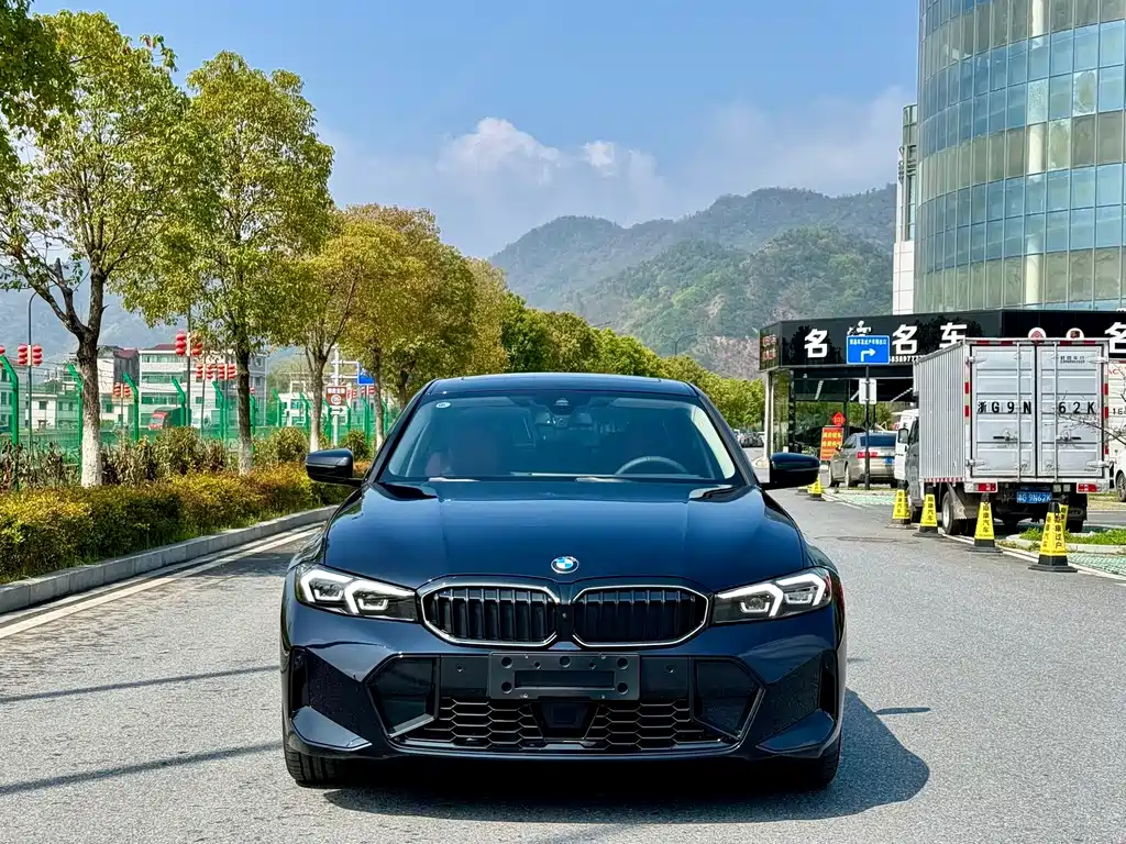 BMW 3 Series 2025 330Li M Sports Night Package купить на сайте DeffCars