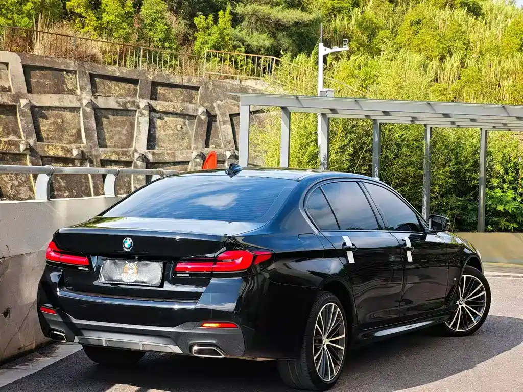 BMW 5 Series 2023 530Li Leading M Sports Package купить на сайте DeffCars