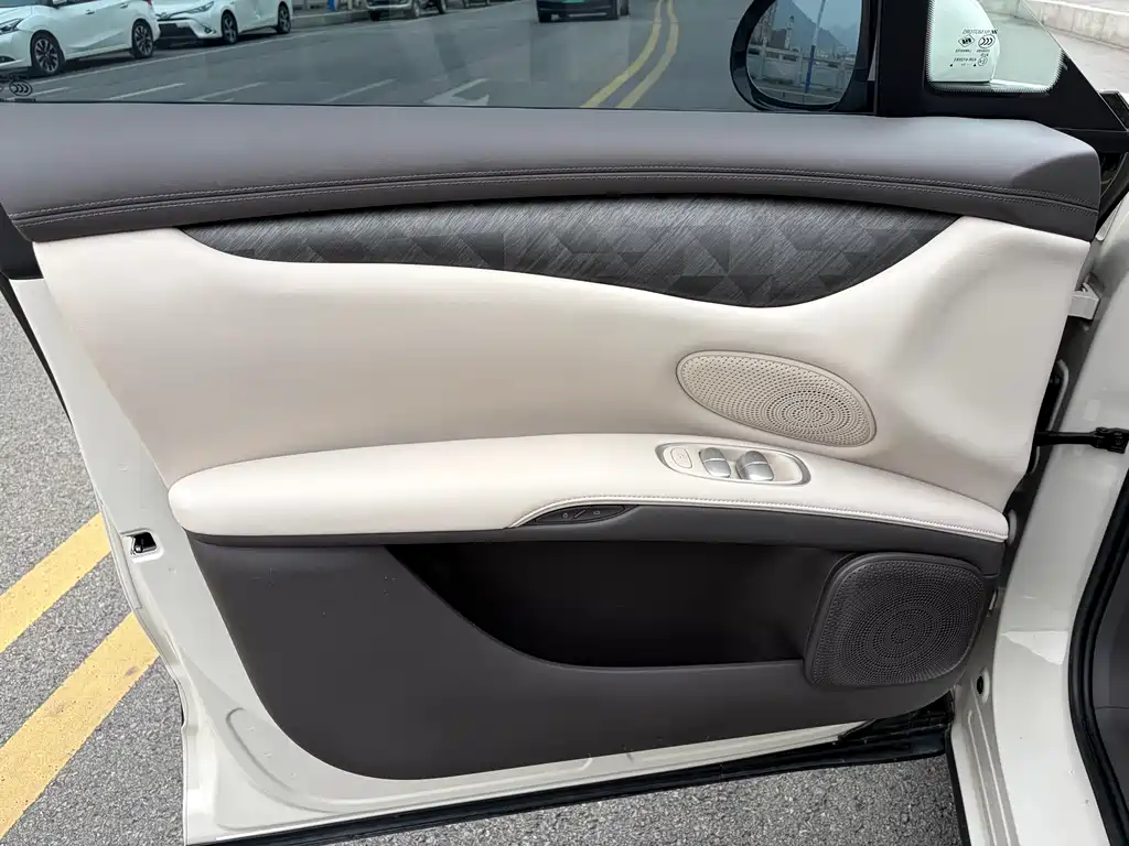 Zhiji LS6 2023 Max Standard Edition купить на сайте DeffCars