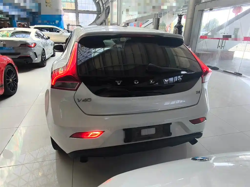 Volvo V40 2016 T4 Zhiya Edition купить на сайте DeffCars