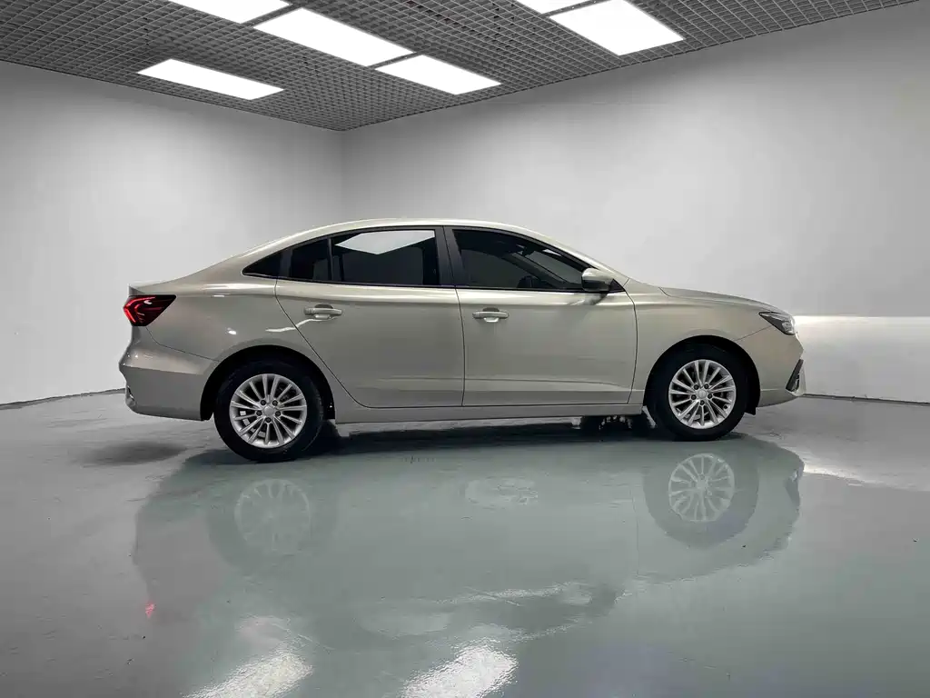 Roewe i5 2021 1.5L CVT Platinum Edition купить на сайте DeffCars