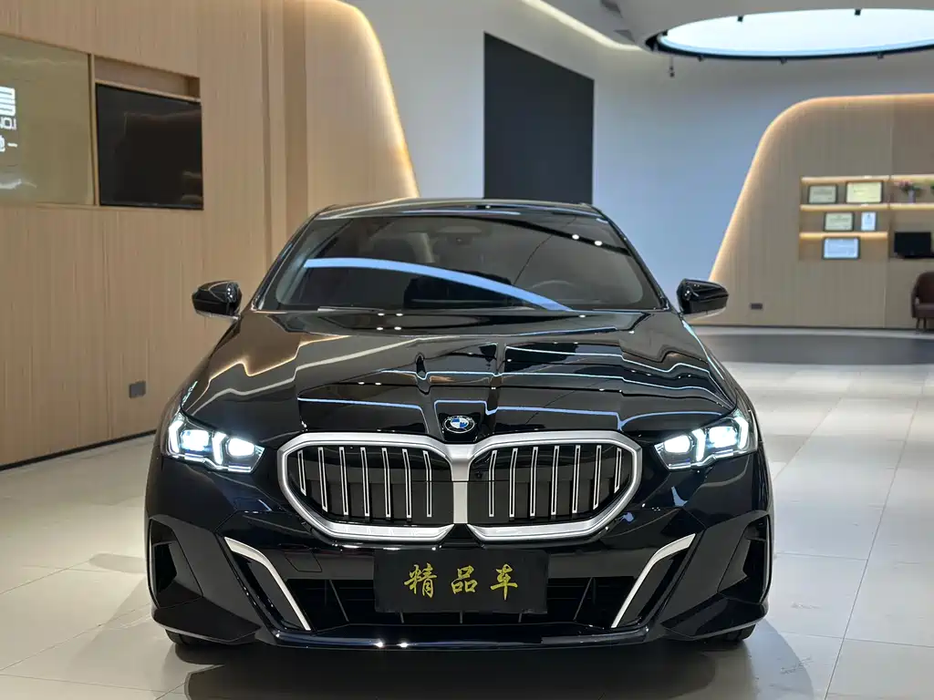BMW 5 Series 2025 530Li Exclusive M Sports Package купить на сайте DeffCars