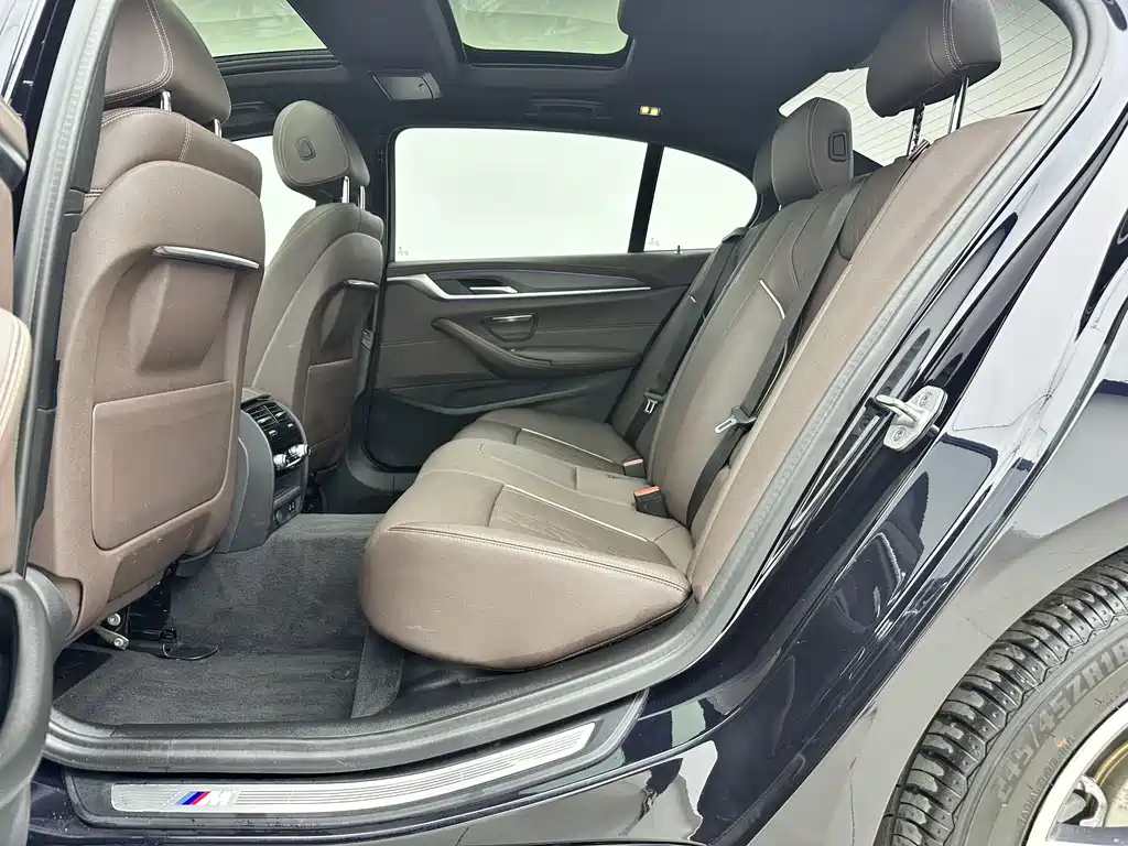 BMW 5 Series New Energy 2021 535Le M Sports Package купить на сайте DeffCars