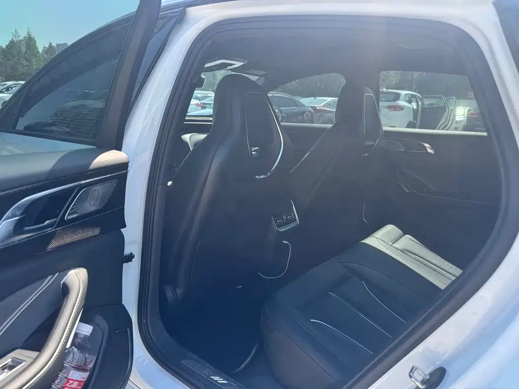Hongqi H6 2024 2.0T Zhi Shang Edition купить на сайте DeffCars