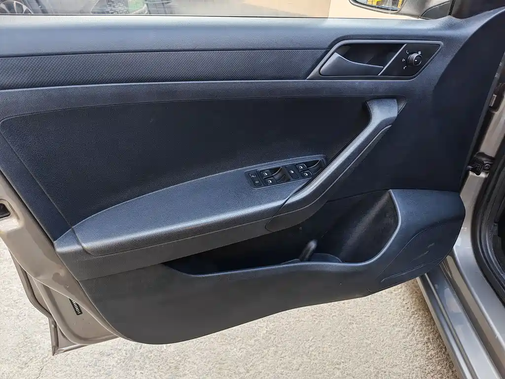 Jetta 2013 1.4L manual comfort model купить на сайте DeffCars