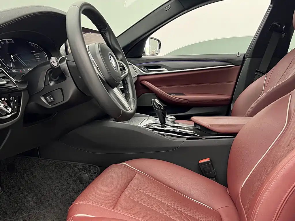 BMW 5 Series New Energy 2022 535Le M Sports Package купить на сайте DeffCars