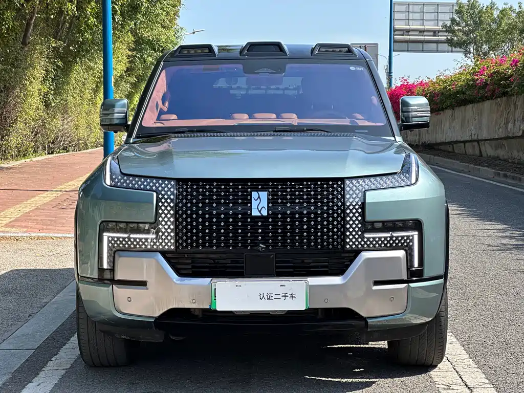 Looking up at U8 2023 Deluxe Edition купить на сайте DeffCars