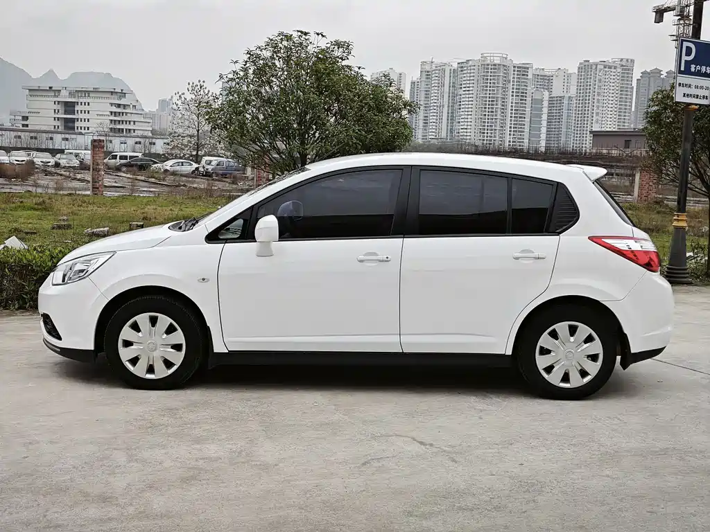 Venucia R50 2015 1.6L automatic fashion version купить на сайте DeffCars