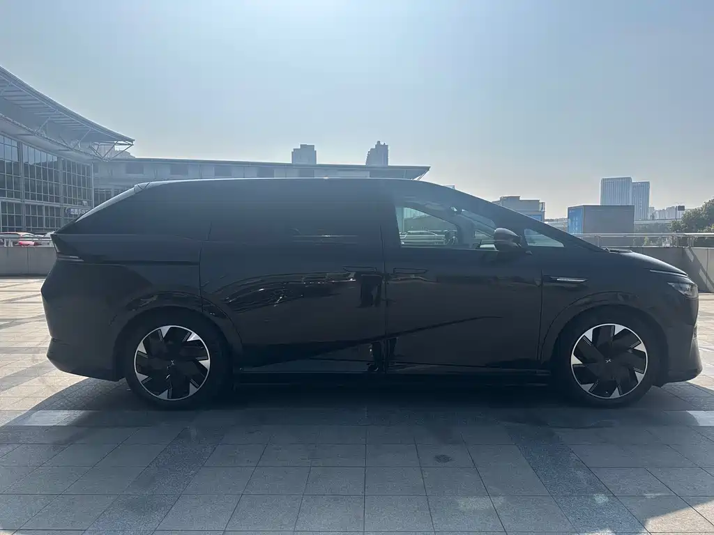 Xpeng X9 2024 Model 610 Long Battery Life Pro купить на сайте DeffCars