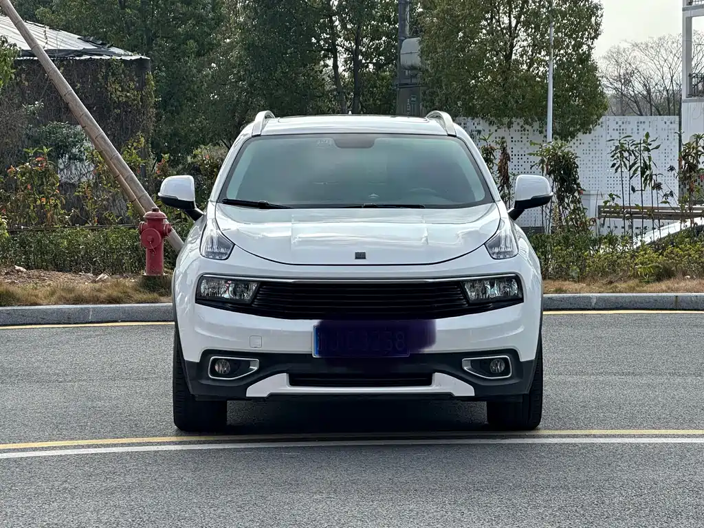 Lynk & Co 01 2017 2.0T two-wheel drive version купить на сайте DeffCars