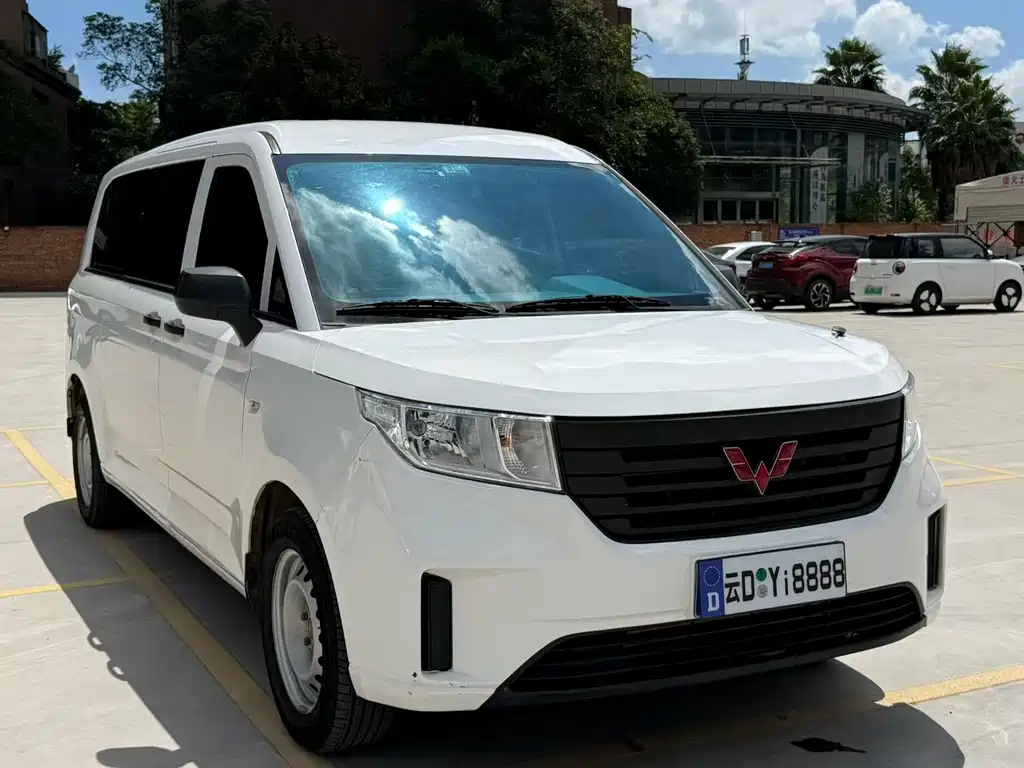 Wuling Zhengcheng 2021 1.5T manual comfort model купить на сайте DeffCars
