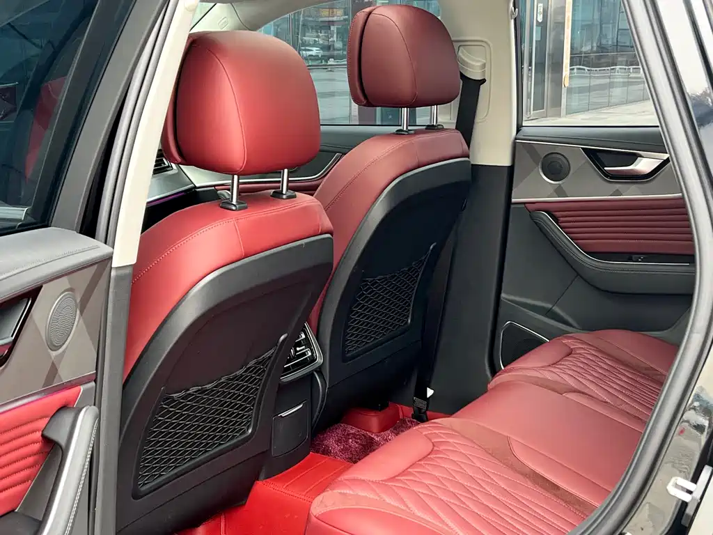Hongqi HS5 2023 2.0T Qixiang Pro version купить на сайте DeffCars