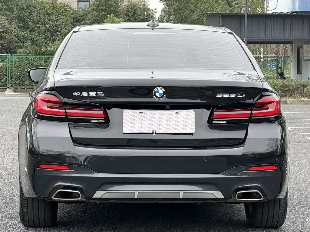 BMW 5 Series 2022 525Li M Sports Package купить на сайте DeffCars