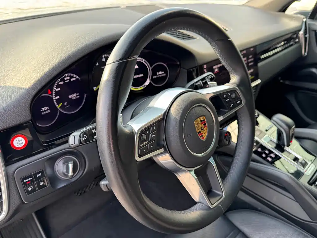 Cayenne New Energy 2021 Cayenne E-Hybrid 2.0T купить на сайте DeffCars